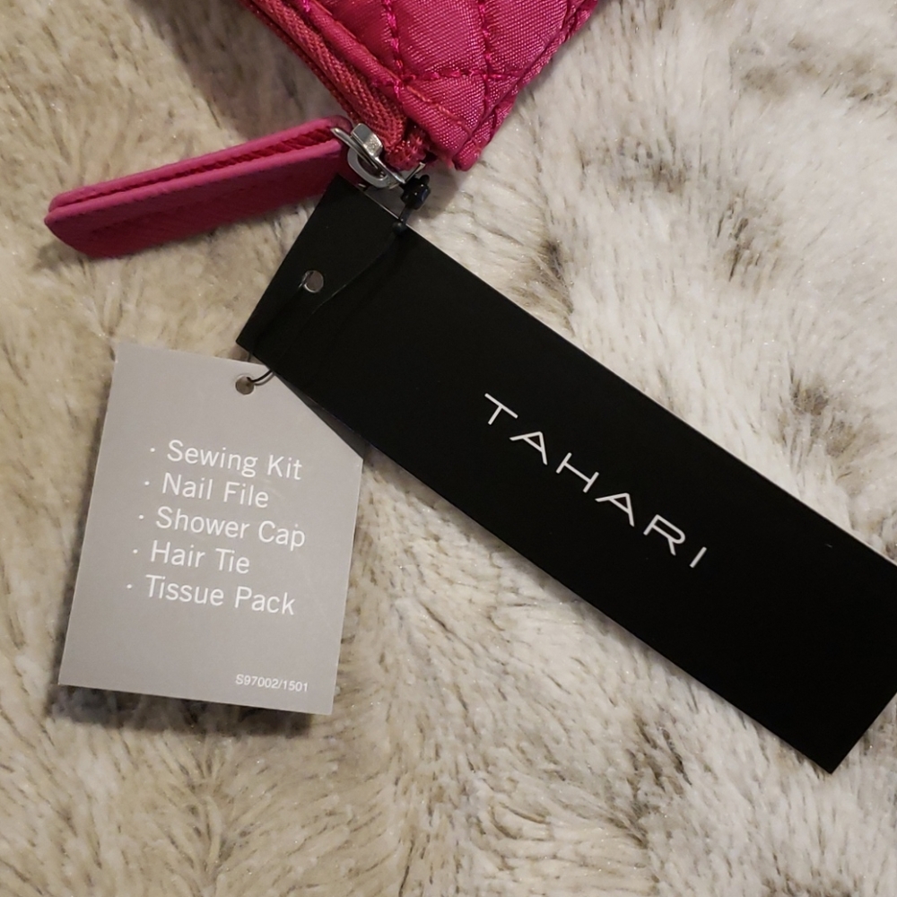 NWT -Tahari Pink Quilted Cosmetic Bag & Essentials - Picture 5 of 7